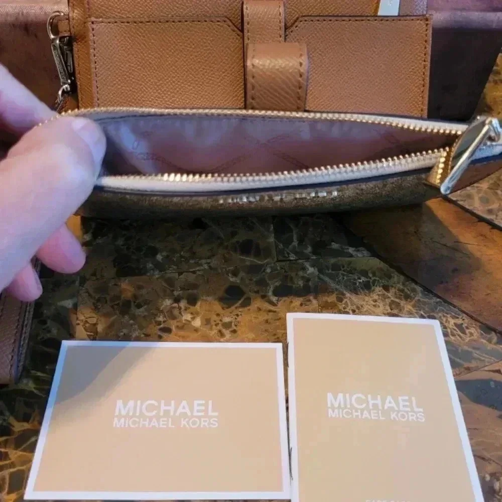 Michael Kors Jetset Wallet - Picture 6 of 6